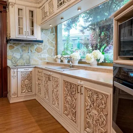 Luxury Lake Villa וילה