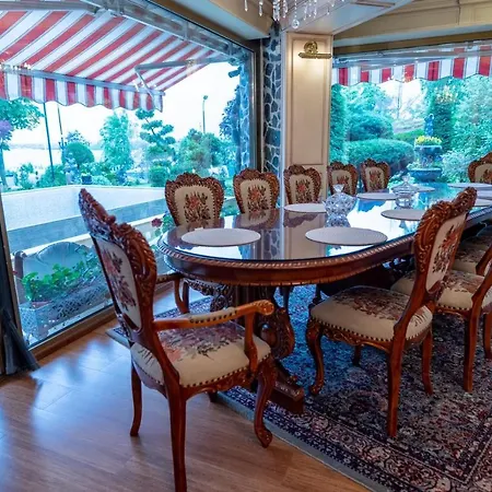 Luxury Lake Villa וילה *